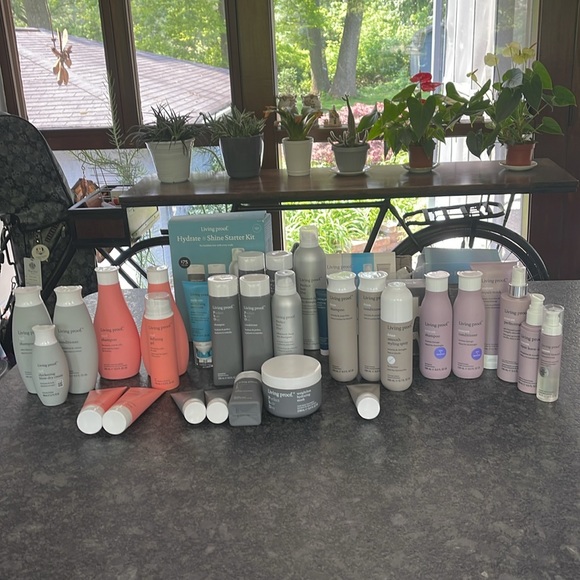 Living Proof Curl Shampoo wavy, curly, coily hair for stronger defined curls - Picture 8 of 8